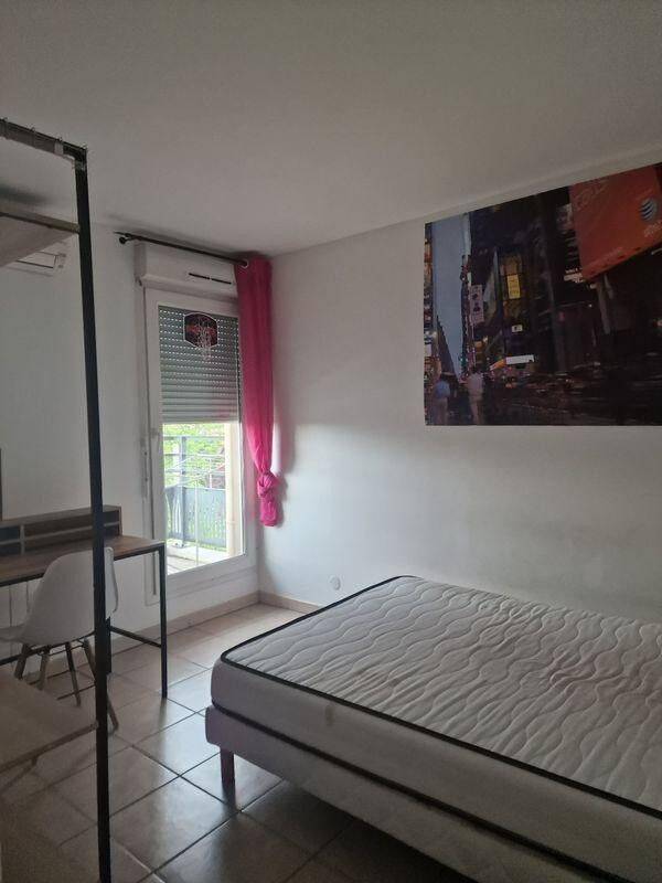 Appartement 4 pièces 69 m² · à Vénissieux · 69 m² · 480 €