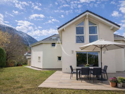 Maison à vendre 965 000 € 8 pièces 4 chambres 306 m² 1 098 m² de terrain Beaumont 74160