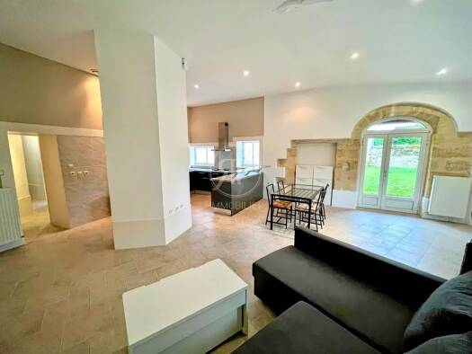 Maison de plain-pied à louer 950 € 3 pièces 2 chambres 84,2 m² 301 m² de terrain Saint-Christophe-des-Bardes 33330