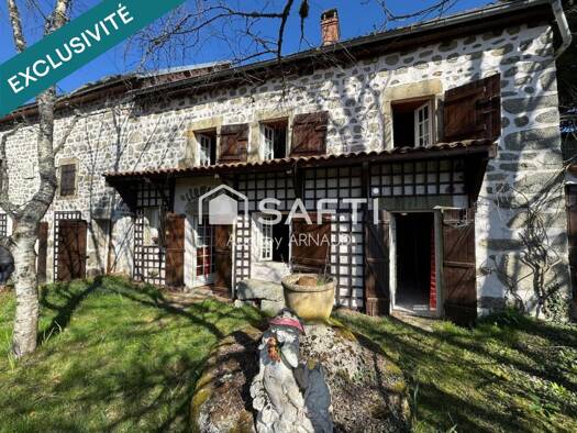 Maison à vendre 158 000 € 6 pièces 3 chambres 155 m² 20 602 m² de terrain Charensat 63640