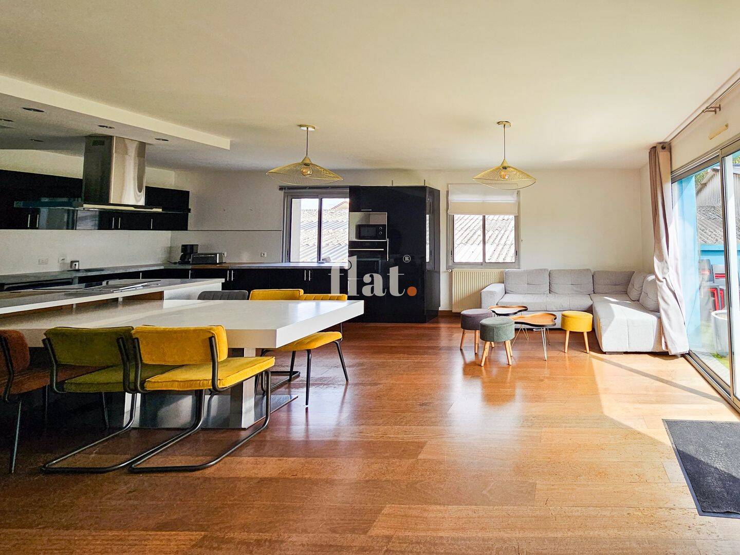 Maison 8 pièces 180 m² · à Rezé · 180 m² · 3 000 €/mois