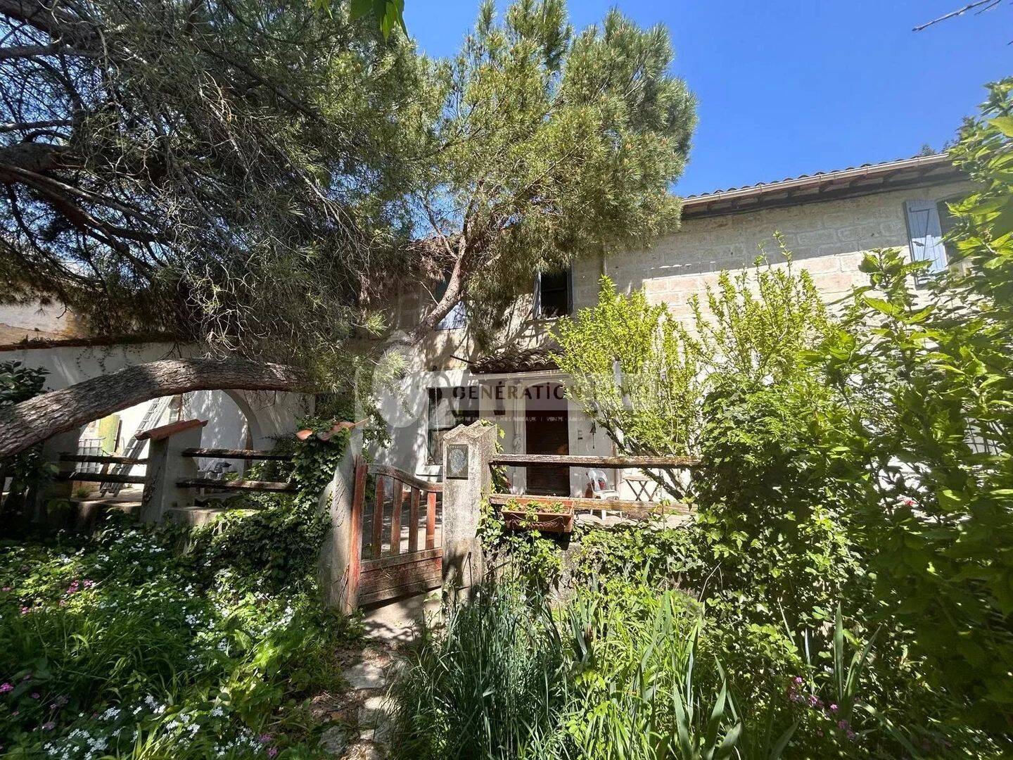 Maison 15 pièces 743 m² · à Fourques · 743 m² · 318 000 €