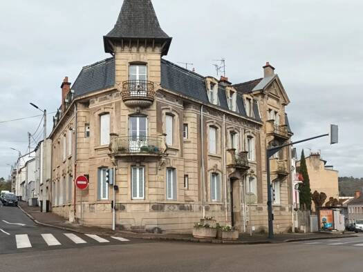 Appartement à vendre 95 400 € 7 pièces 4 chambres 138,2 m² Étage 2/2 Parc la Verrerie-Le Guide Le Creusot 71200