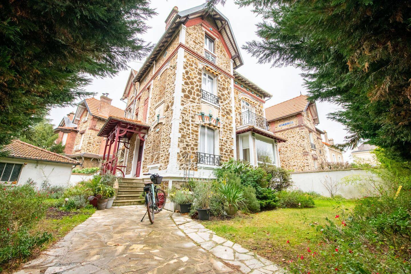 Maison 9 pièces 187 m² · à Saint-Maur-des-Fossés · 187,1 m² · 1 050 000 €