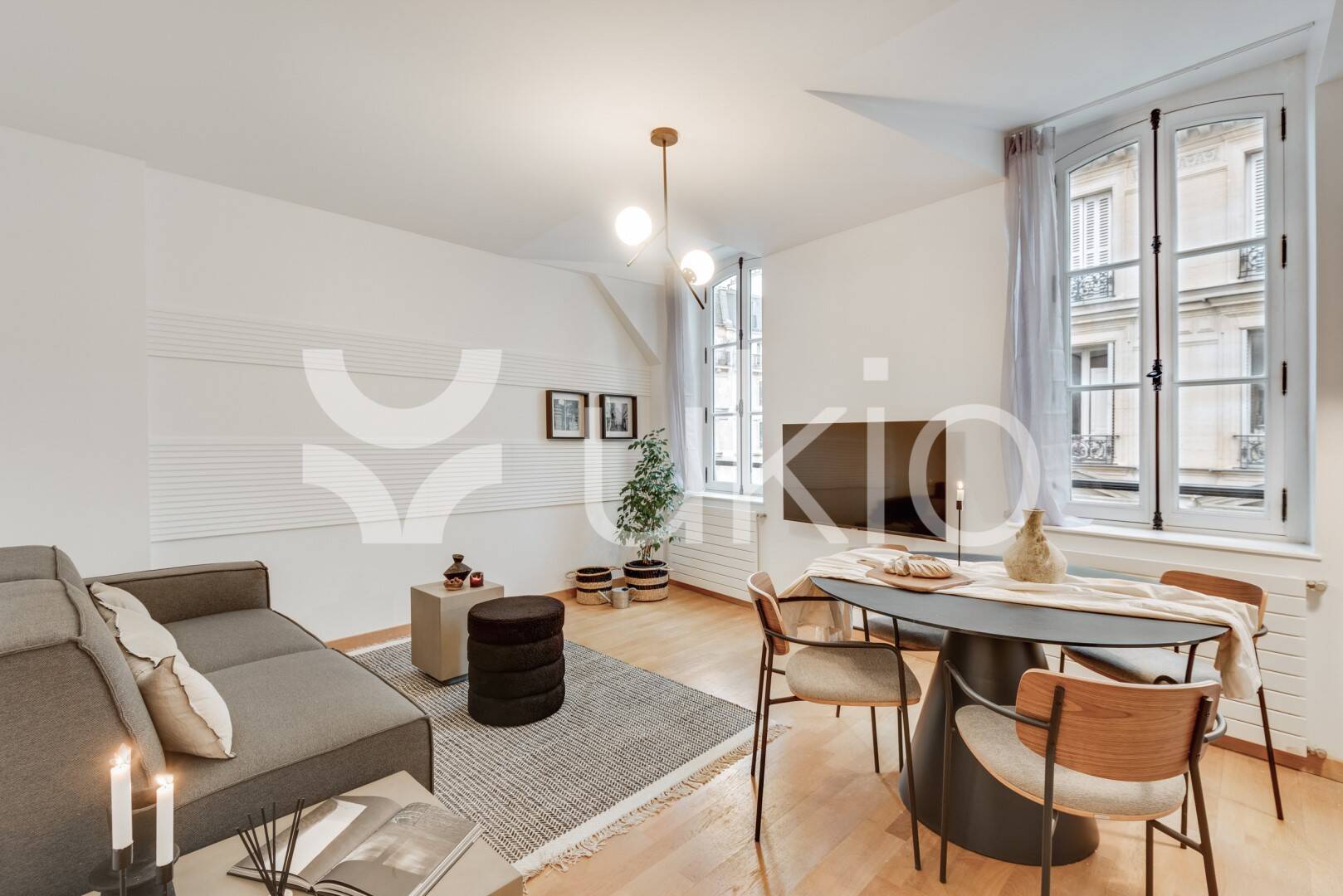 Appartement 3 pièces 85 m² · à Paris 1er Arrondissement · 85 m² · 5 776 €