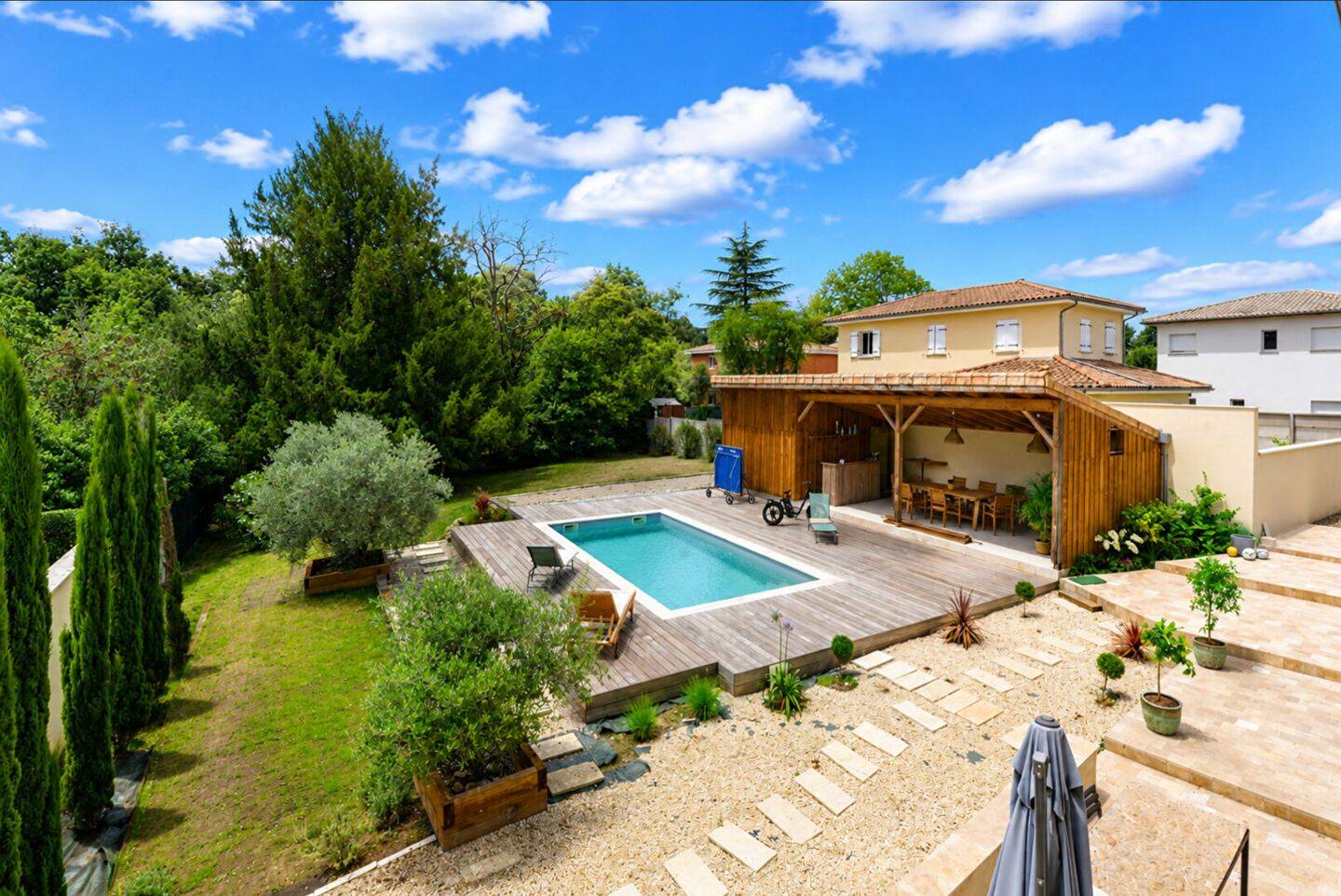 Maison 4 pièces 178 m² · à Floirac · 177,7 m² · 2 200 €/mois