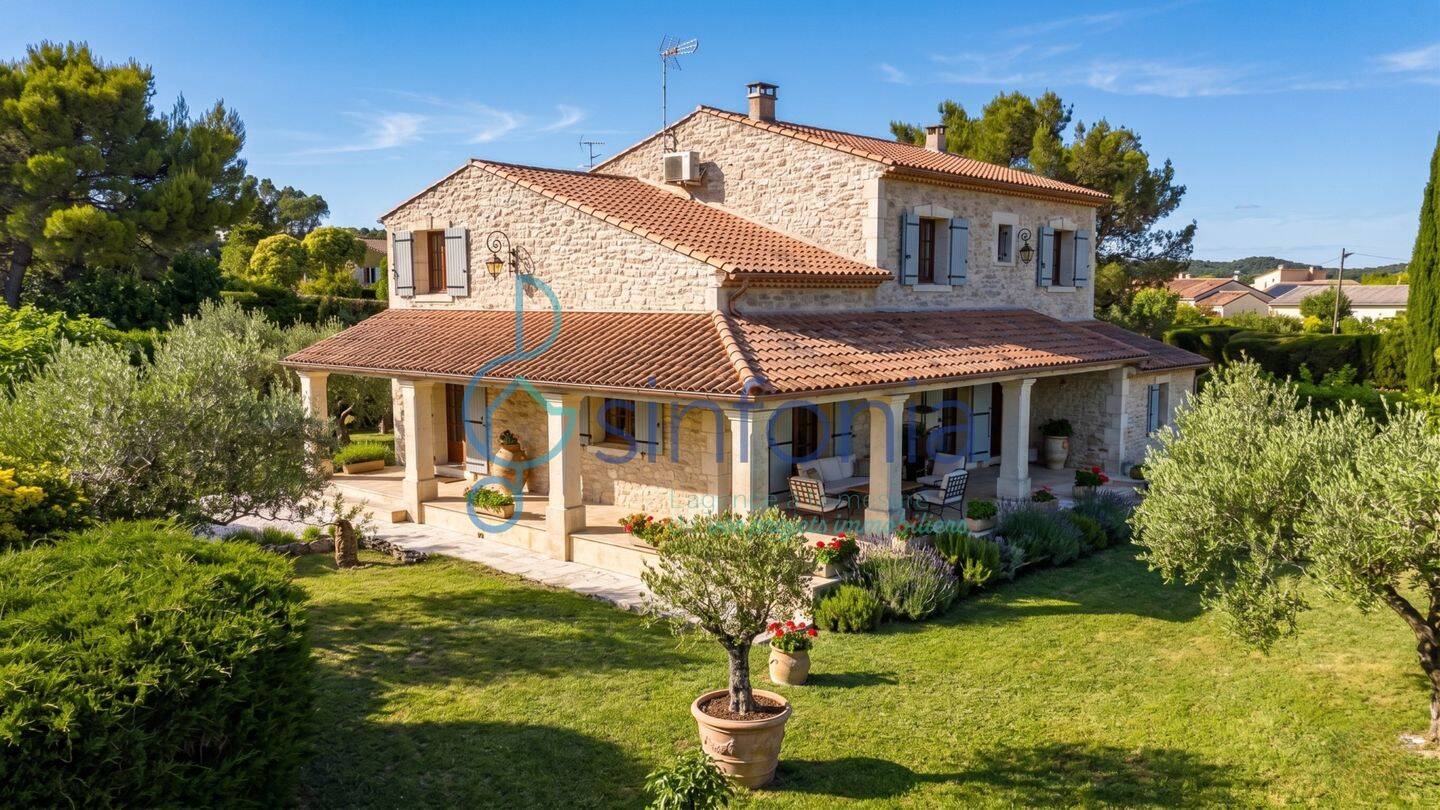 Maison 6 pièces 235 m² · à Saint-Geniès-de-Malgoirès · 235,4 m² · 450 000 €
