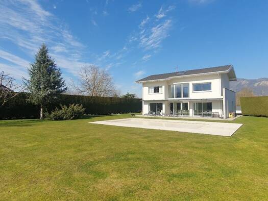 Maison à vendre - Première occupation 895 000 € 7 pièces 5 chambres 200 m² 1 962 m² de terrain Centre Ouest Saint-Pierre-en-Faucigny 74800