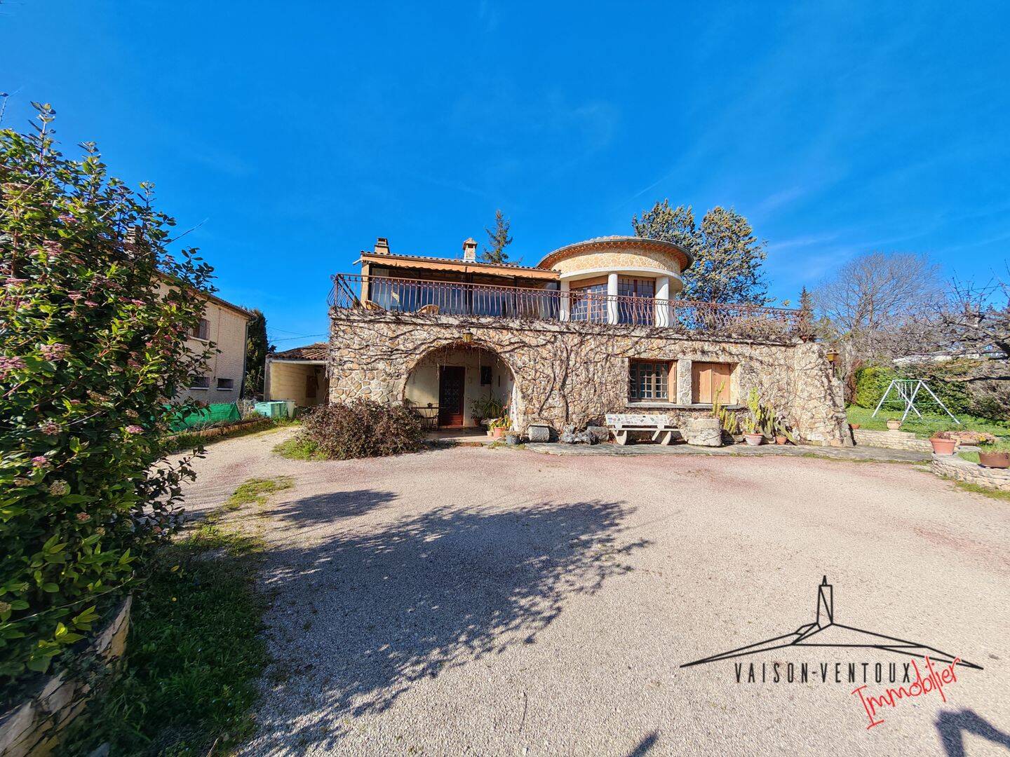 Maison 9 pièces 235 m² · à Vaison-la-Romaine · 235 m² · 445 000 €