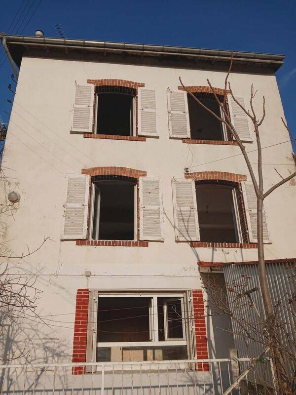 Maison 3 pièces 170 m² · à Thiers · 170 m² · 62 000 €