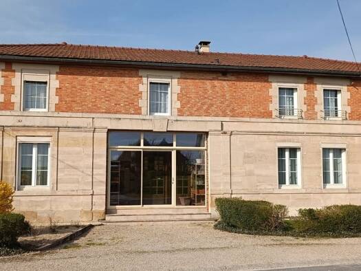 Maison à vendre 399 000 € 10 pièces 9 chambres 378 m² 1 334 m² de terrain Courtisols 51460