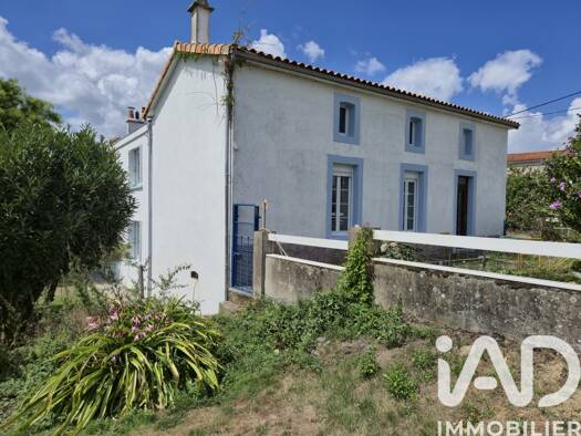 Villa à vendre 145 000 € 5 pièces 3 chambres 140 m² 1 901 m² de terrain Moncoutant 79320