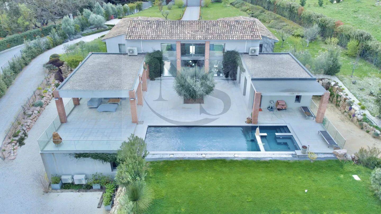 Maison 8 pièces 460 m² · à Aix-en-Provence · 460 m² · 2 490 000 €