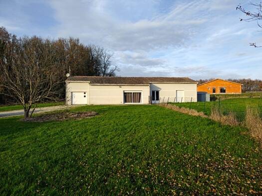 Maison à vendre 225 000 € 5 pièces 4 chambres 144 m² 2 700 m² de terrain Salignac-de-Mirambeau 17130