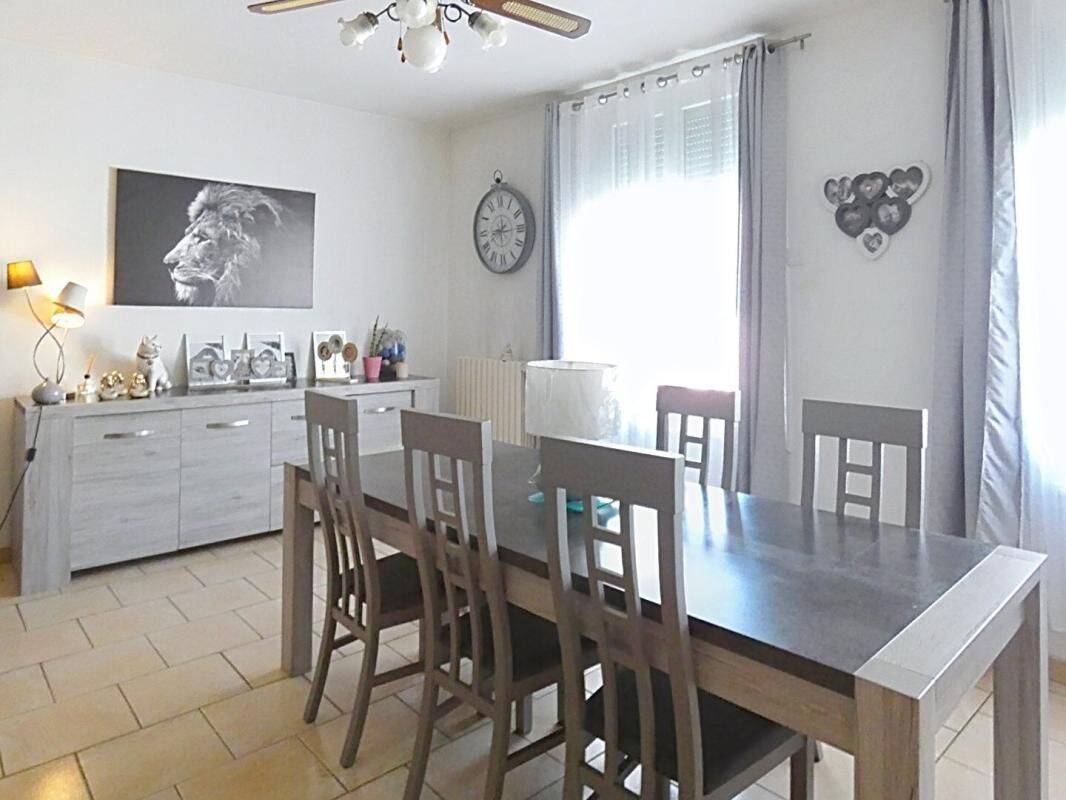 Maison 8 pièces 240 m² · à Ivry-la-Bataille · 240 m² · 314 000 €