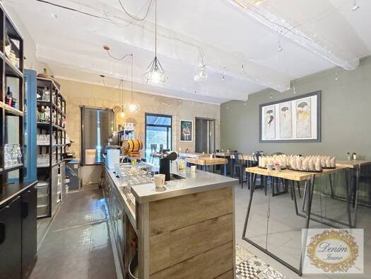 Restaurant à vendre Fonds de commerce 352 000 € 230 m² d'espace de restauration Saint-Bonnet-du-Gard 30210
