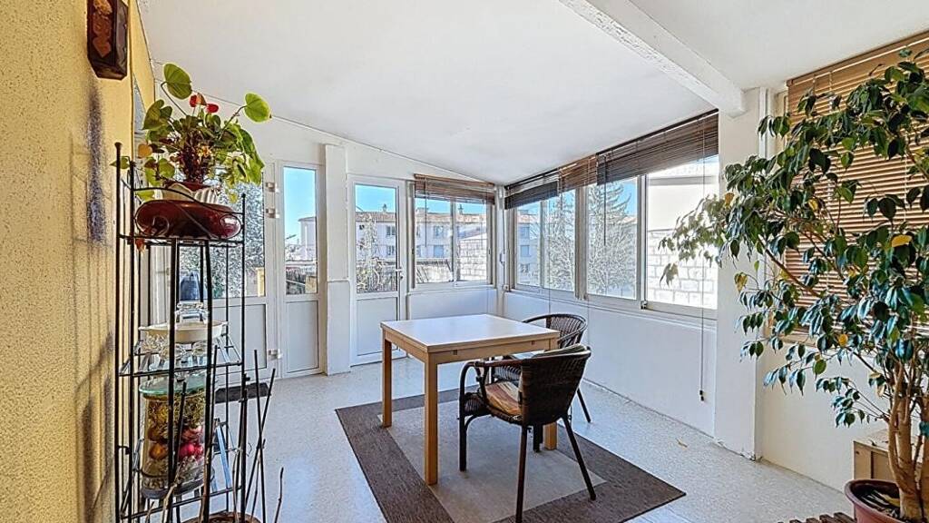 Appartement à vendre 174 900 € 3 pièces 2 chambres 56 m² Étage 1/1 La Burliere Luquece Manosque 04100