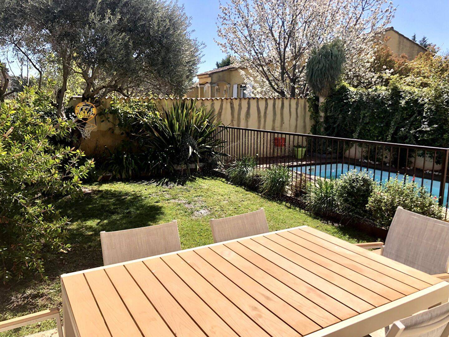 Maison 4 pièces 88 m² · à Grans · 88 m² · 1 680 €