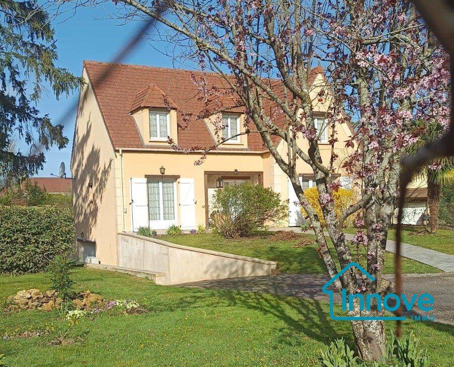 Maison 7 pièces 142 m² · à Les Essarts-le-Roi · 141,8 m² · 650 000 €