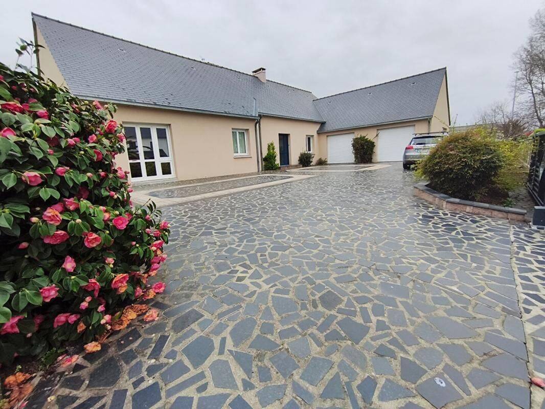 Maison 8 pièces 210 m² · à Bréville-sur-Mer · 210 m² · 594 000 €