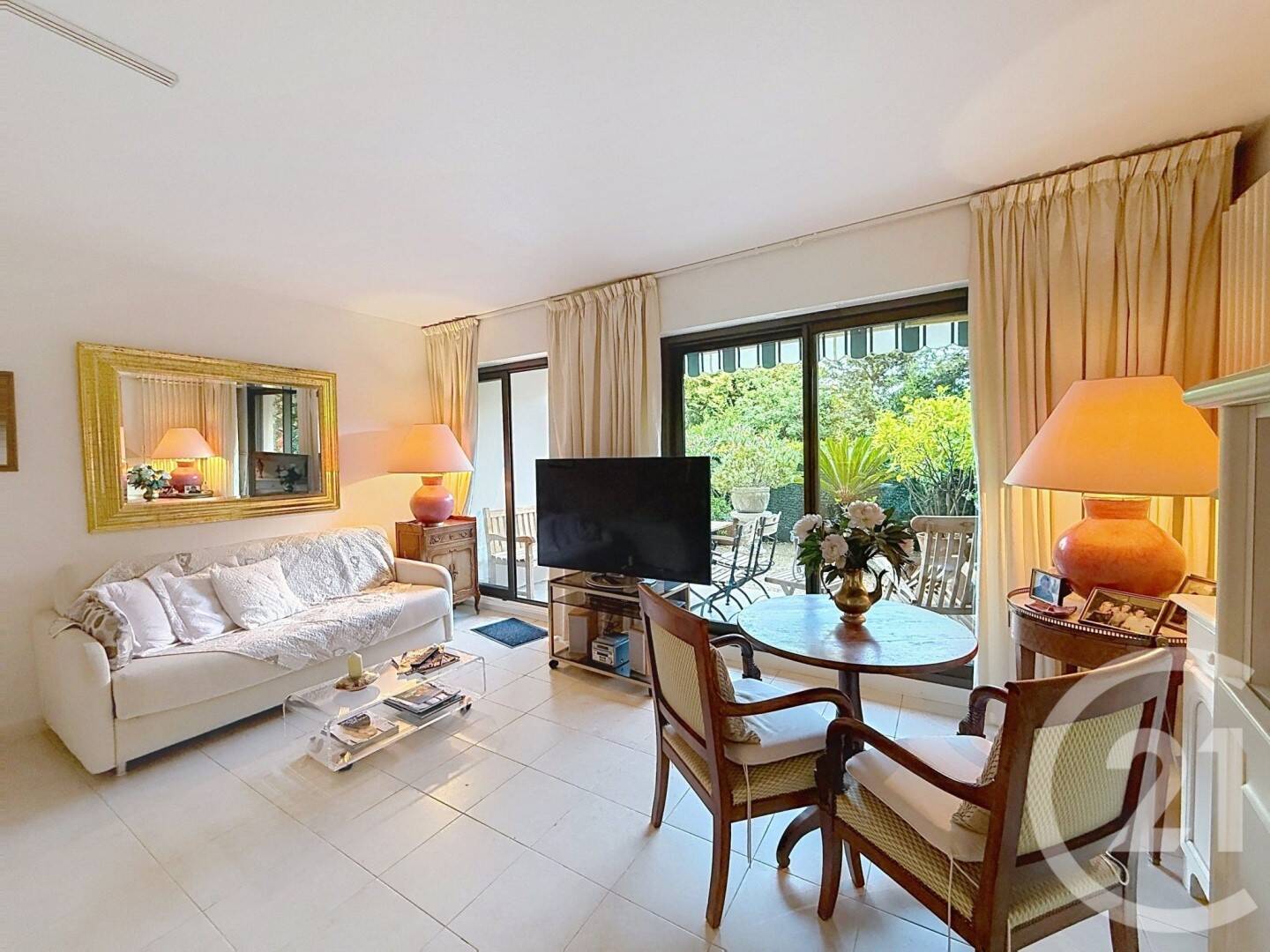 Appartement 1 pièce 27 m² · à Mandelieu-la-Napoule · 27,2 m² · 215 000 €