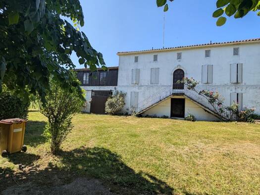 Villa à vendre 159 000 € 6 pièces 3 chambres 140 m² 25 504 m² de terrain Reignac 33860