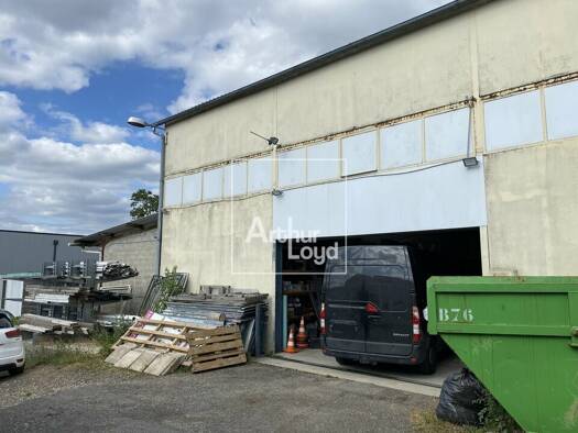Local d'activités à vendre 900 000 € 800 m² d'espace de stockage Ormoy 91540