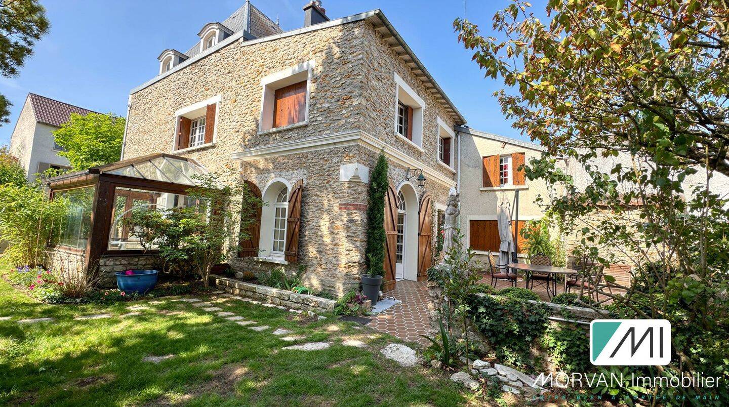 Maison 9 pièces 287 m² · à Le Perray-en-Yvelines · 287 m² · 695 000 €