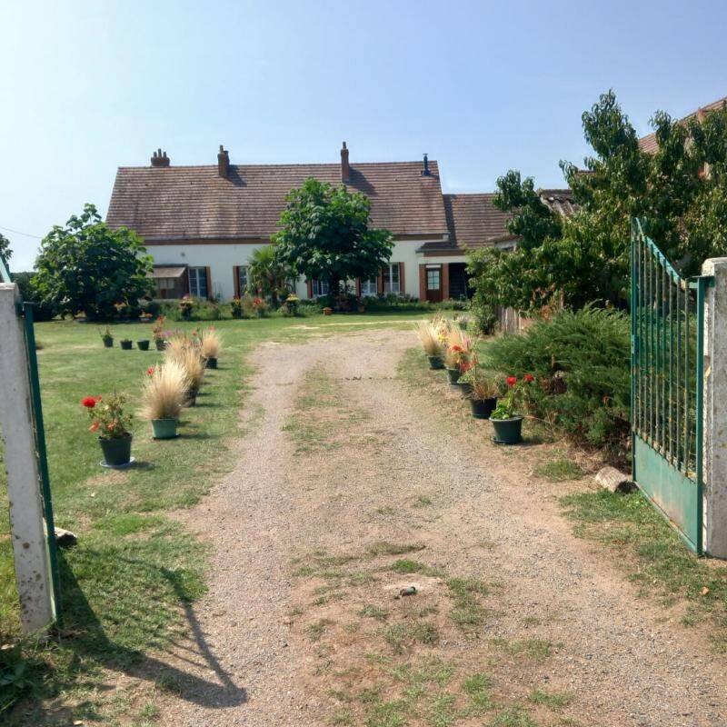 Maison 9 pièces 143 m² · à Saint-Père-sur-Loire · 143 m² · 298 200 €
