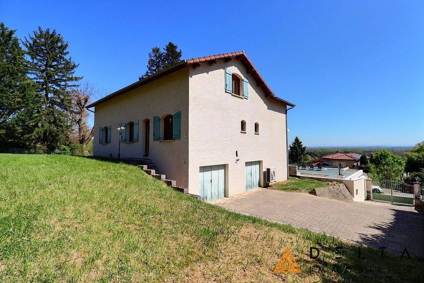 Maison 7 pièces 204 m² · à Miribel · 203,8 m² · 585 000 €