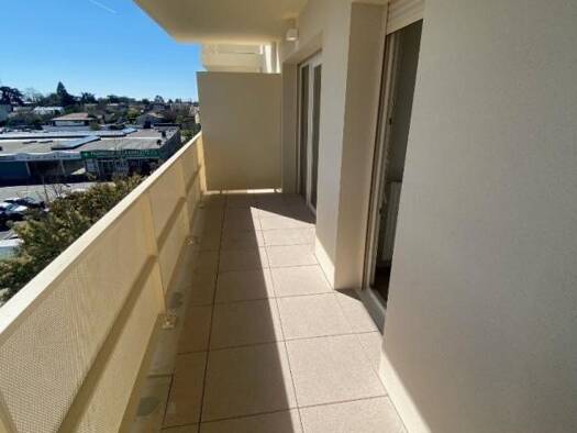 Appartement à louer 733 € 2 pièces 1 chambre 41 m² 3ème étage Palmer Cenon 33150