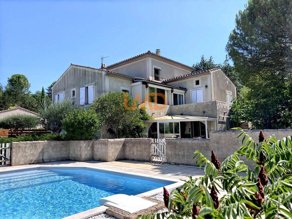 Maison 6 pièces 225 m² · à Ruoms · 225 m² · 386 000 €