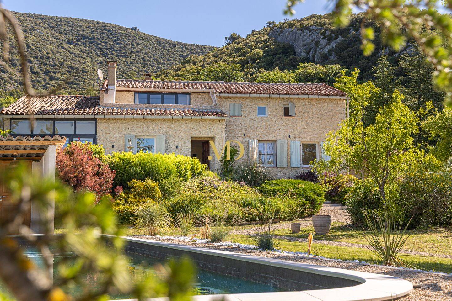 Maison 6 pièces 210 m² · à Rustrel · 210 m² · 1 180 000 €
