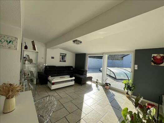 Maison à vendre 217 000 € 5 pièces 3 chambres 102 m² 879 m² de terrain Vertheuil 33180