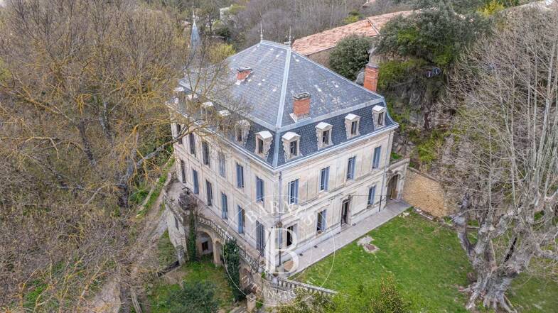 Château à vendre 1 190 000 € 13 pièces 7 chambres 636 m² 15 624 m² de terrain Aix-en-Provence 13100