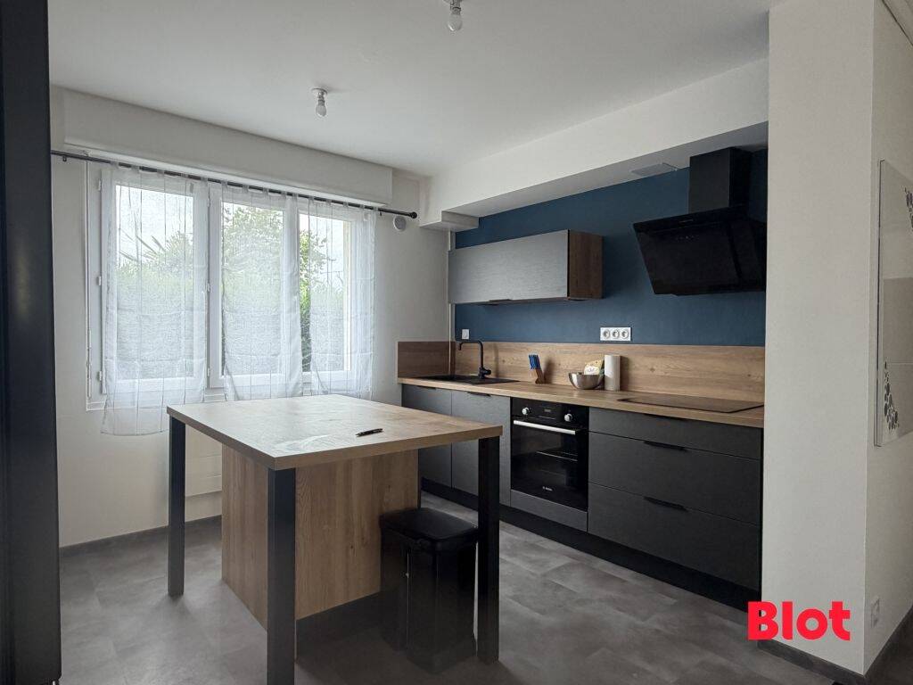 Appartement 3 pièces 75 m² · à Fougères · 74,7 m² · 700 €