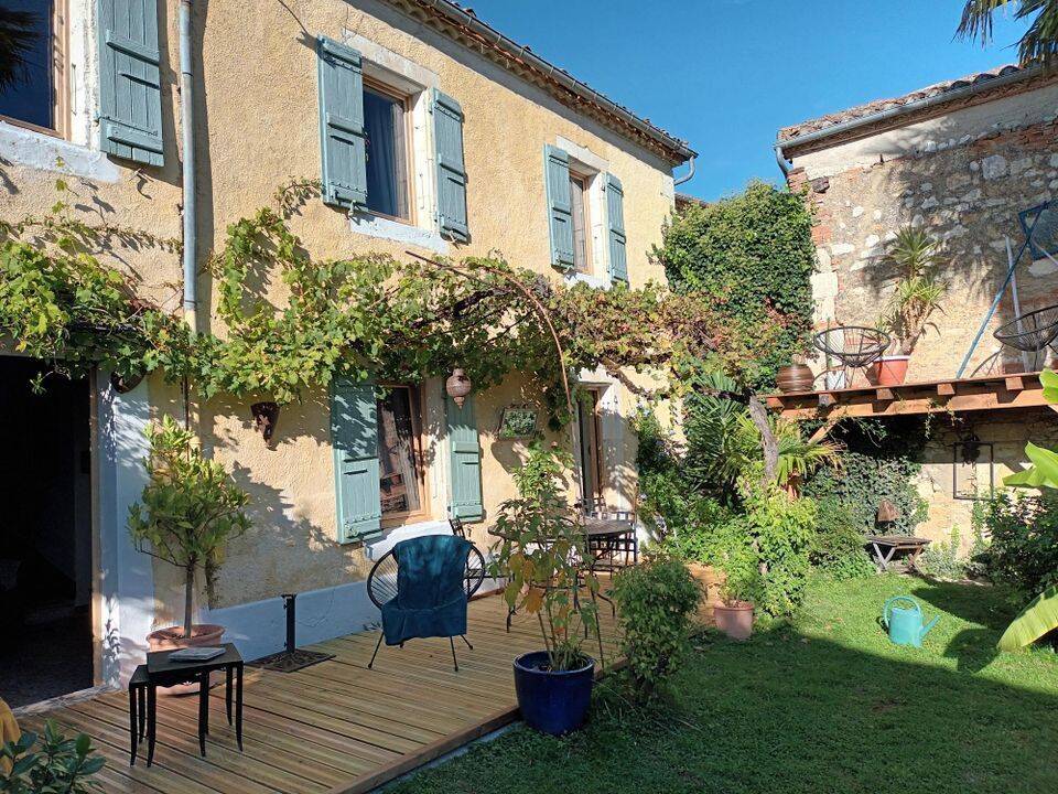 Maison 6 pièces 120 m² · à La Sauvetat · 120 m² · 800 €