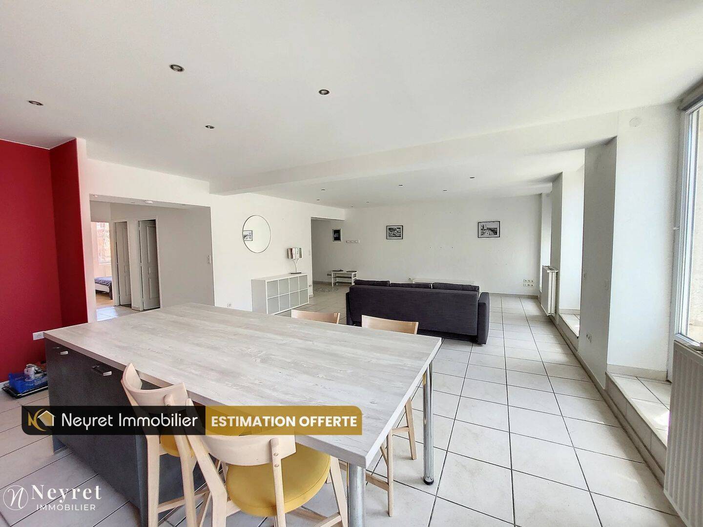 Appartement 4 pièces 107 m² · à Saint-Étienne · 106,7 m² · 148 000 €