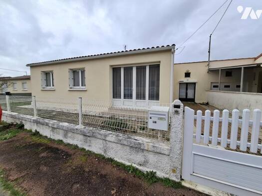 Maison de plain-pied à vendre 167 872 € 4 pièces 3 chambres 510 m² de terrain Saintes 17100