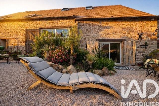 Maison 7 pièces 266 m² · à Saint-Martin-de-Salencey · 266 m² · 460 000 €