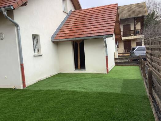 Maison à louer 750 € 3 pièces 2 chambres 60 m² 180 m² de terrain Chabottes 05260