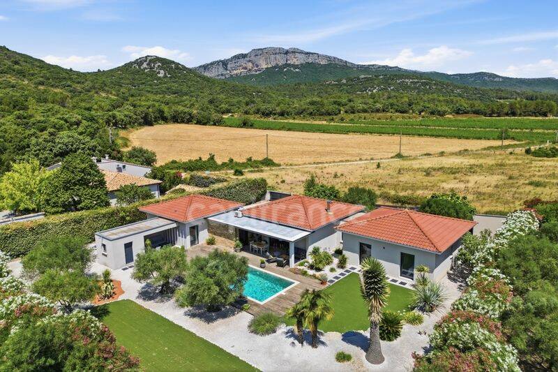 Maison 5 pièces 155 m² · à Saint-Mathieu-de-Tréviers · 155 m² · 900 000 €