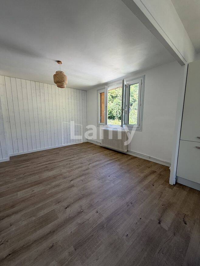 Appartement 6 pièces 94 m² · à Rencurel · 94 m² · 950 €/mois