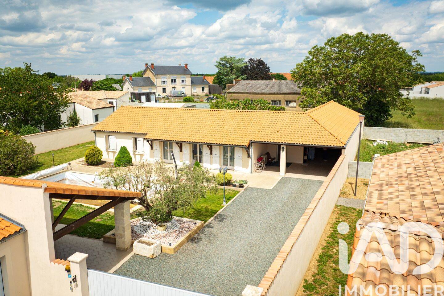 Maison 6 pièces 192 m² · à Saint-Jean-de-Liversay · 192 m² · 395 000 €