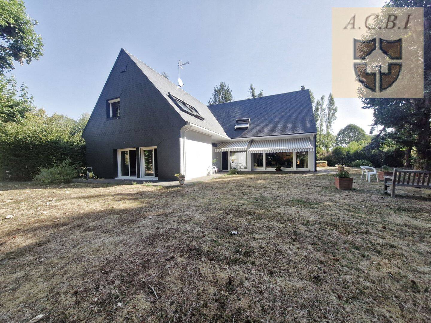 Maison 8 pièces 290 m² · à Saunay · 290 m² · 519 750 €