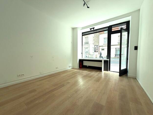 Boutique à louer 1 290 € 2 pièces 32 m² de surface de vente Paris 15ème arrondissement 75015