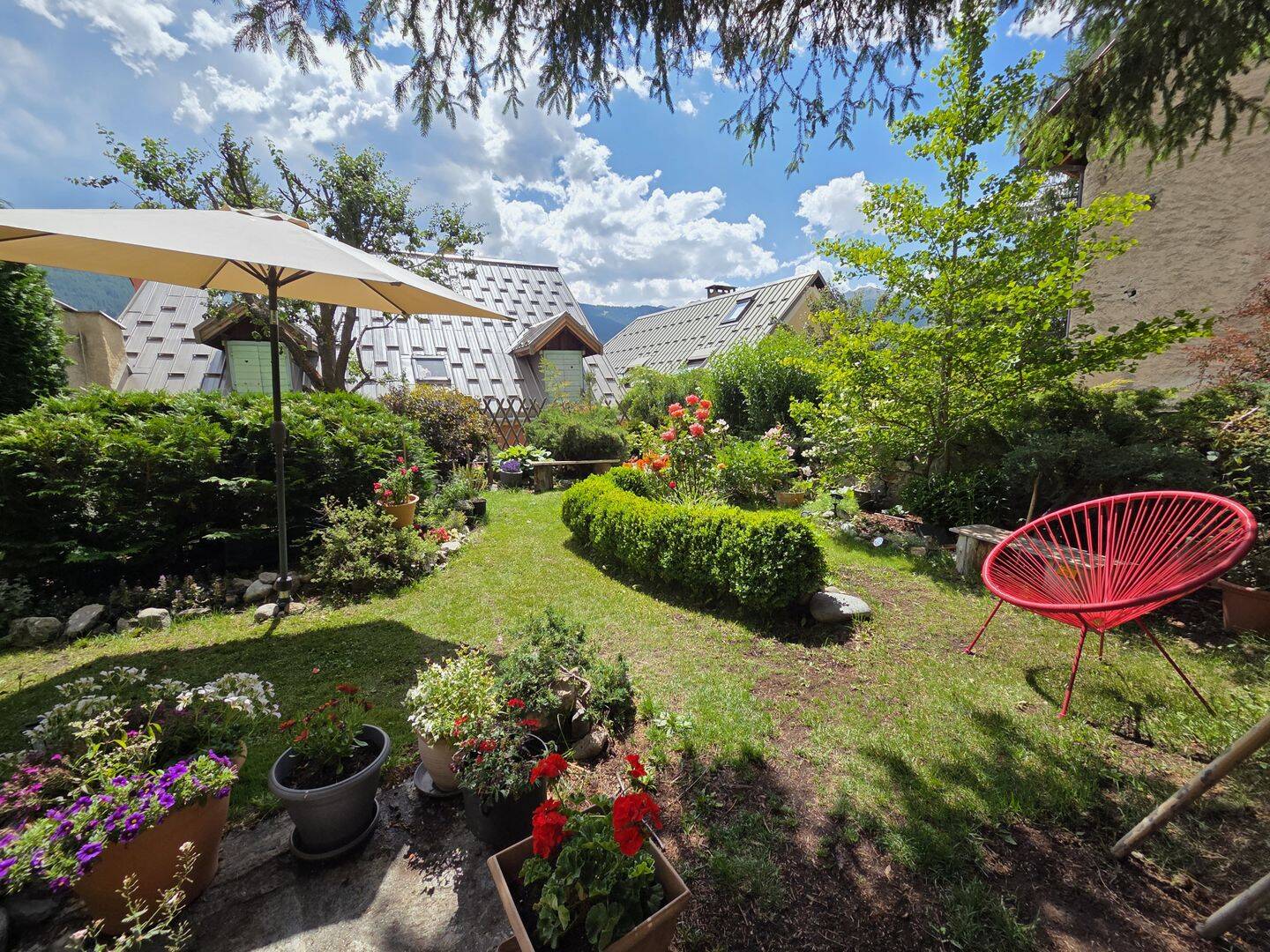 Maison 8 pièces 248 m² · à Saint-Chaffrey · 248 m² · 1 000 000 €