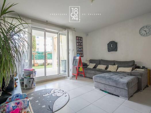 Appartement à vendre 229 000 € 3 pièces 2 chambres 62 m² RDC/2 Les Olives Marseille 13ème arrondissement 13013