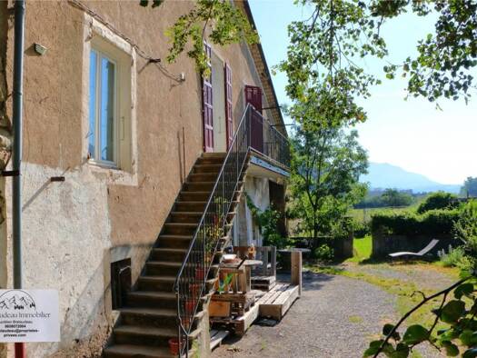 Maison à vendre 229 000 € 8 pièces 3 chambres 153,2 m² 4 000 m² de terrain Montmaur 05400