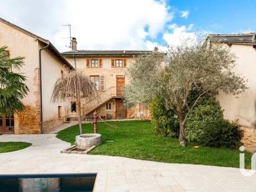 Maison à vendre 529 000 € 8 pièces 4 chambres 239 m² 402 m² de terrain Ouilly les Rousses-Chervinges Gleizé 69400